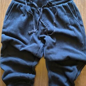 Fabletics Women’s Black Cropped Joggers size Small